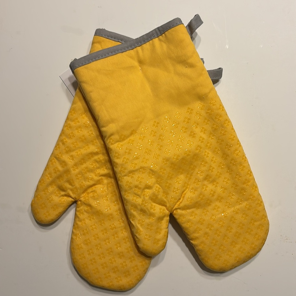 KitchenAid Yellow Oven Mitt Set - Picture 10 of 11